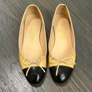 CHANEL Two-Tone Beige and Black Flats